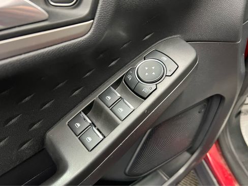 Used 2020 Ford Escape SE image 17