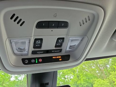 Used 2019 Chevrolet Traverse LT w/ LT Premium Package AWD/4WD image 21
