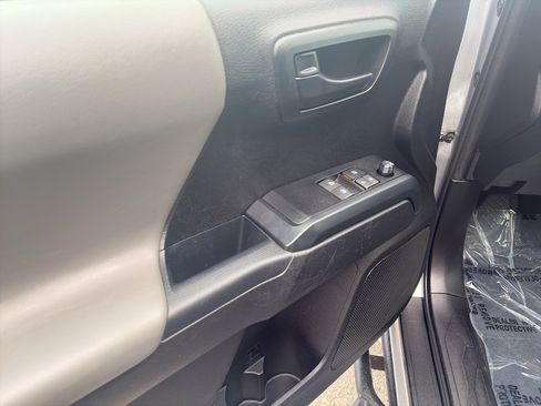 Used 2022 Toyota Tacoma SR w/ SX Package image 6