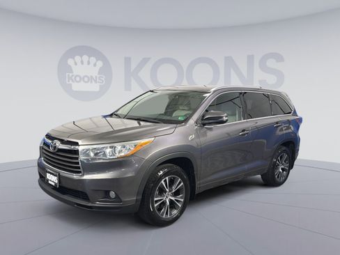 Used 2016 Toyota Highlander XLE image 1