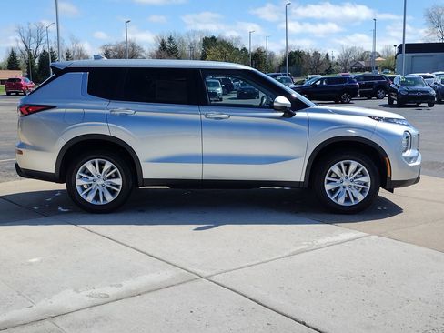 New 2026 Mitsubishi Outlander ES AWD/4WD image 14