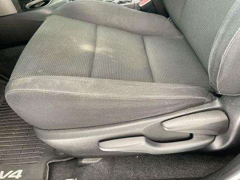 Used 2018 Toyota RAV4 XLE AWD/4WD image 12
