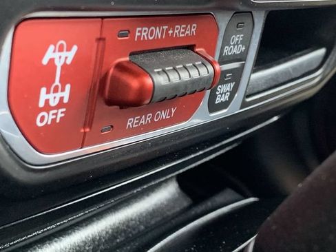 Used 2022 Jeep Wrangler Unlimited Rubicon w/ Cold Weather Group AWD/4WD image 29