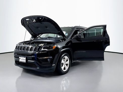 Used 2017 Jeep Compass Latitude FWD image 17