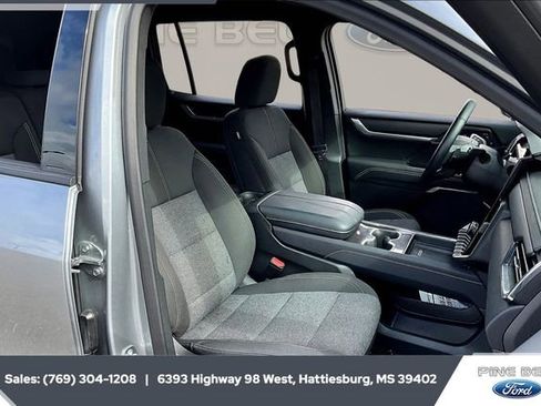 Used 2025 GMC Acadia Elevation image 6