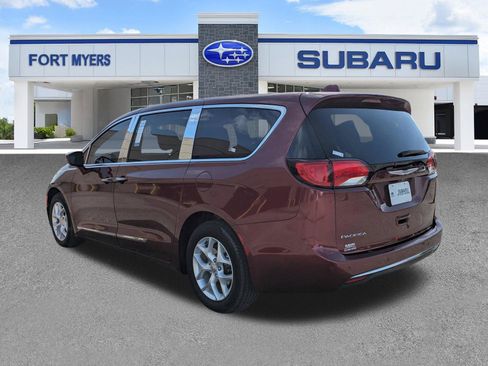 Used 2018 Chrysler Pacifica Touring Plus w/ Tire & Wheel Group FWD image 7