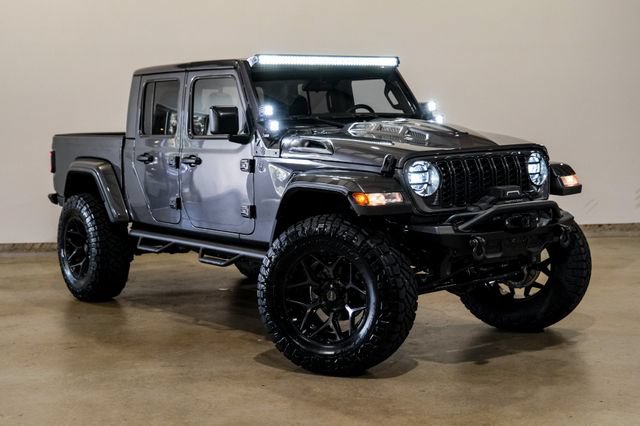 Used 2025 Jeep Gladiator Sport AWD/4WD image 6