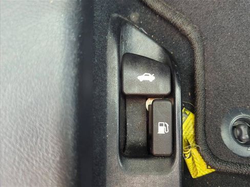 Used 2016 Toyota Camry SE FWD image 11