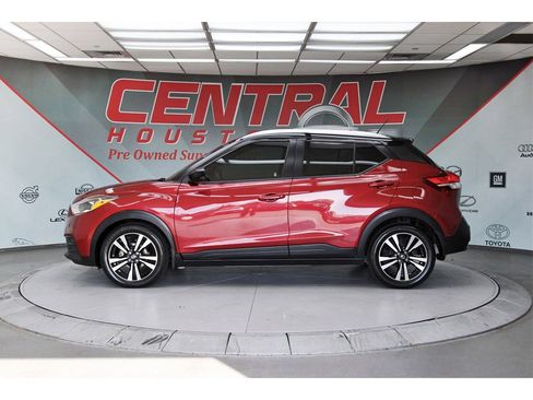 Certified 2020 Nissan Kicks SV image 3