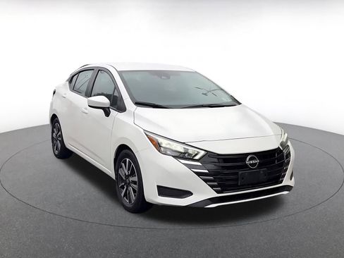Used 2025 Nissan Versa SV FWD image 3