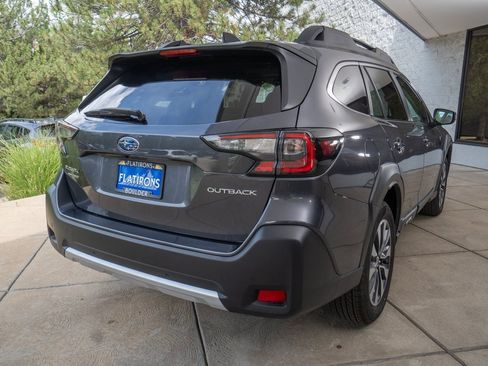 Used 2025 Subaru Outback Limited image 2