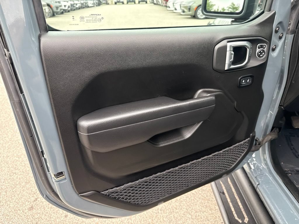 Certified 2025 Jeep Gladiator Sport AWD/4WD image 18