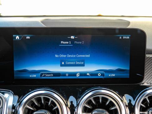 Used 2024 Mercedes-Benz GLB 250 image 24