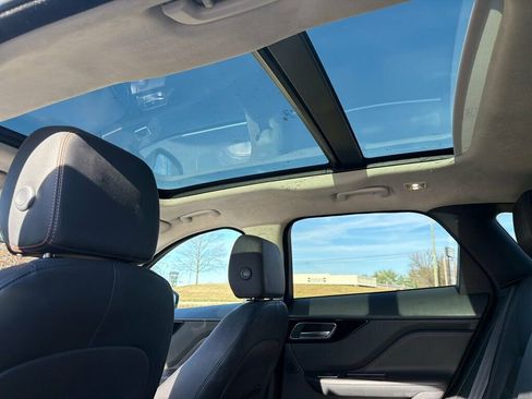 Used 2020 Jaguar F-PACE Prestige image 21