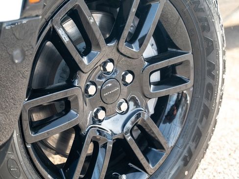 New 2026 Land Rover Defender 110 X-Dynamic SE image 9