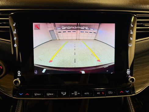 Used 2024 Jeep Wagoneer L Series II w/ Flexible Seating Group RWD image 19