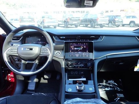 New 2025 Jeep Grand Cherokee L Altitude image 14