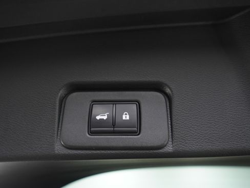 Used 2023 Nissan Rogue SV w/ SV Premium Package image 11