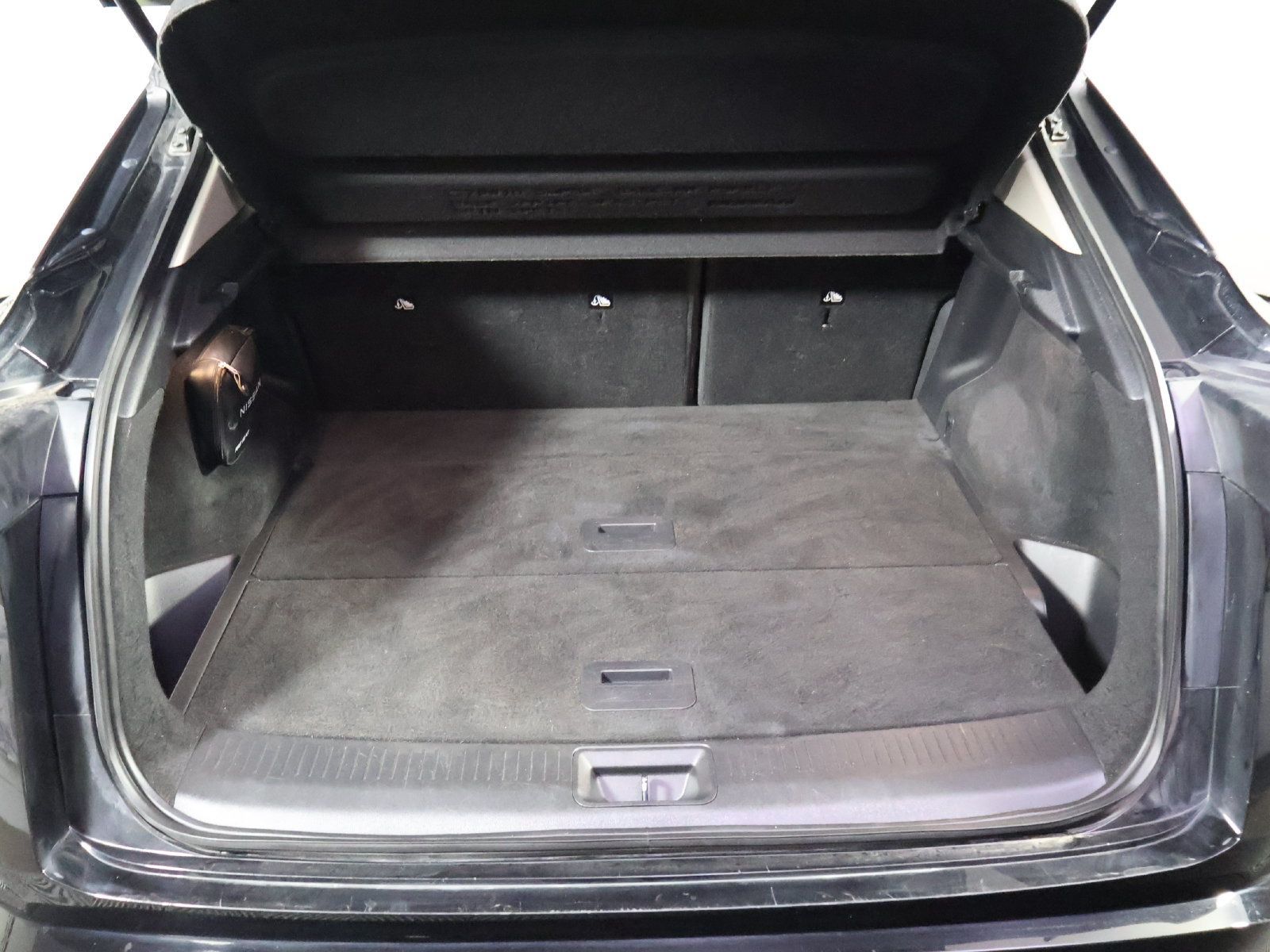 Used 2023 Nissan Ariya AWD image 12