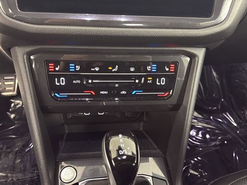 Certified 2023 Volkswagen Tiguan SEL R-Line AWD/4WD image 19
