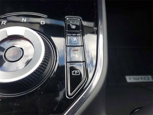 New 2025 Kia Niro SX Touring image 35