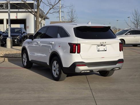 New 2025 Kia Sorento LX FWD image 3