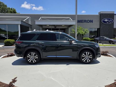 Used 2023 Nissan Pathfinder Platinum FWD image 47