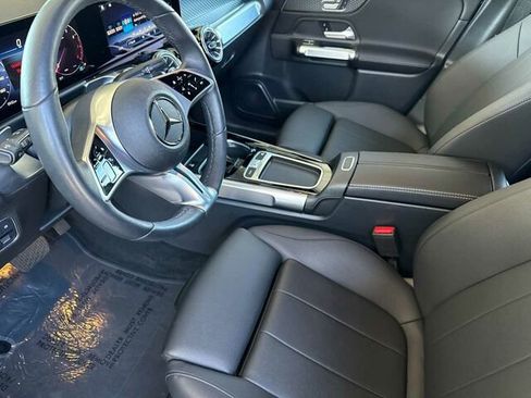 Used 2025 Mercedes-Benz GLB 250 4MATIC image 11