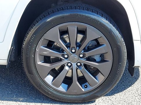 Certified 2019 Jeep Cherokee High Altitude image 8