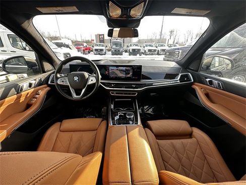 Used 2024 BMW X7 xDrive40i image 16