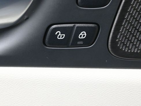 Used 2024 Volvo XC60 B5 Plus w/ Protection Package Premier image 14