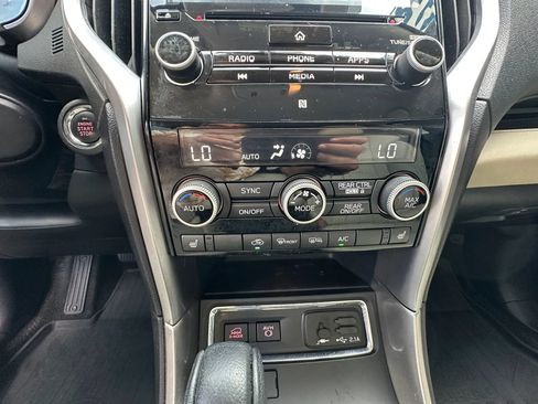Used 2019 Subaru Ascent Limited AWD/4WD image 31