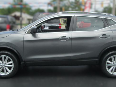 Used 2018 Nissan Rogue Sport SV w/ SV All-Weather Package AWD/4WD image 5