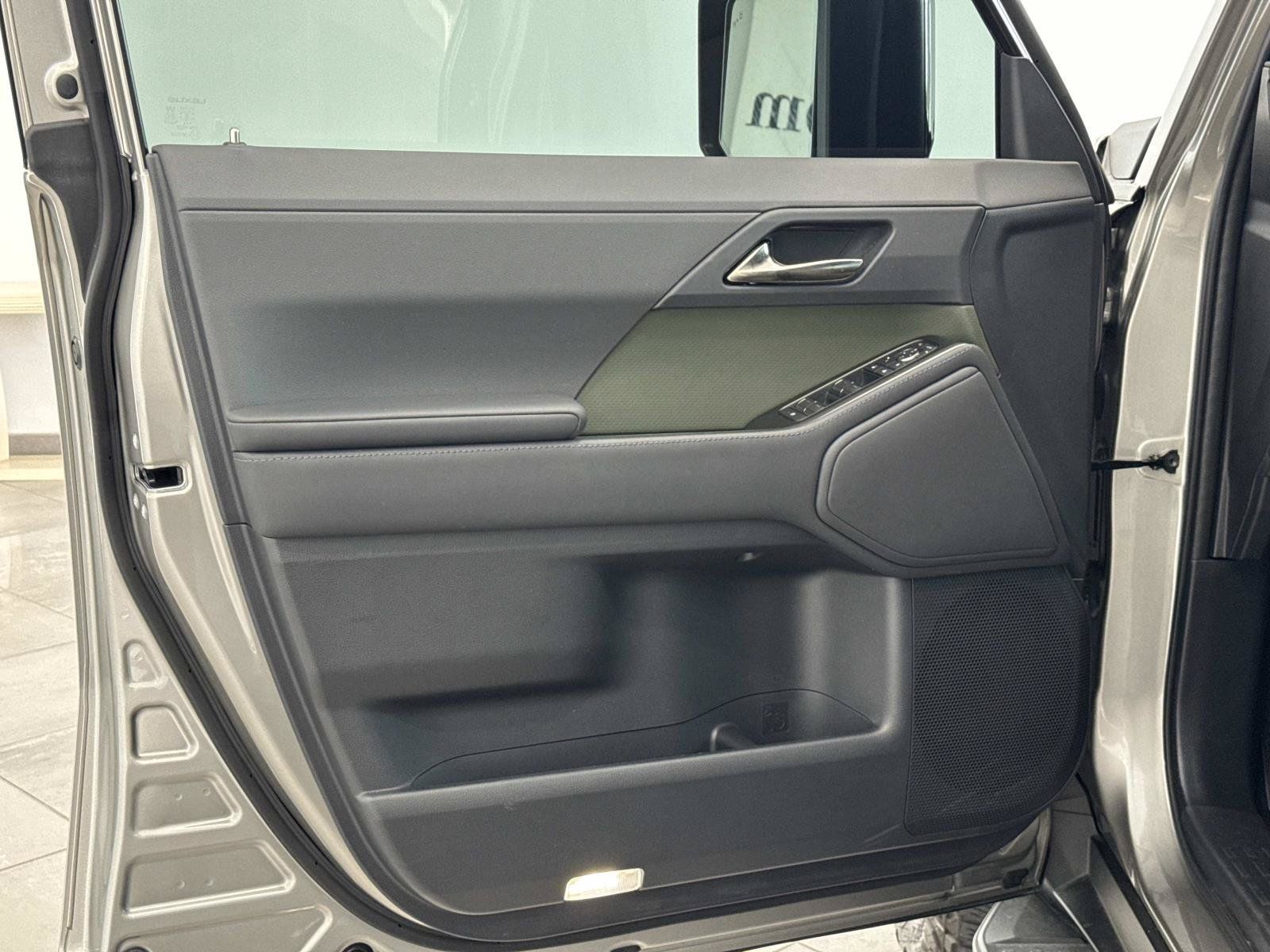 Used 2024 Lexus GX 550 AWD/4WD image 10
