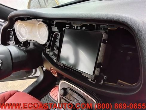 Used 2015 Dodge Challenger SRT w/ Technology Group RWD image 18