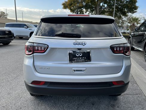 Used 2024 Jeep Compass Sport image 7