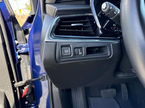 Used 2025 Cadillac XT6 Premium Luxury image 33