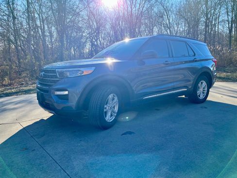 Used 2021 Ford Explorer XLT w/ Equipment Group 202A image 8