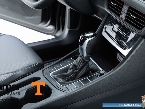Used 2025 Volkswagen Jetta SEL FWD image 32