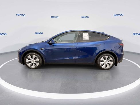 Used 2024 Tesla Model Y Long Range AWD/4WD image 5