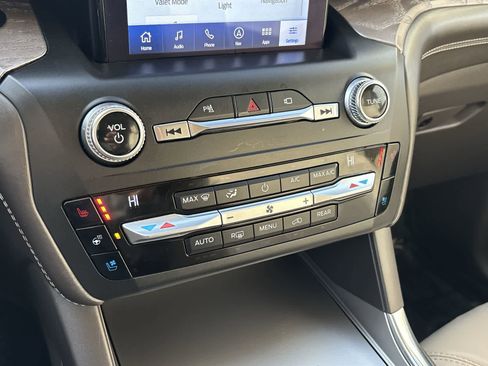 Used 2020 Ford Explorer Platinum w/ Premium Technology Package image 25