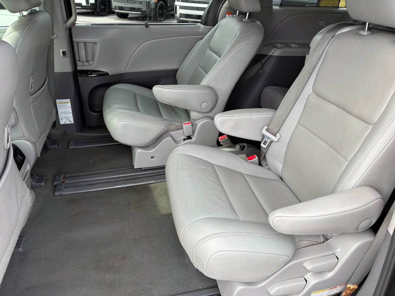 Used 2020 Toyota Sienna XLE Premium FWD image 16
