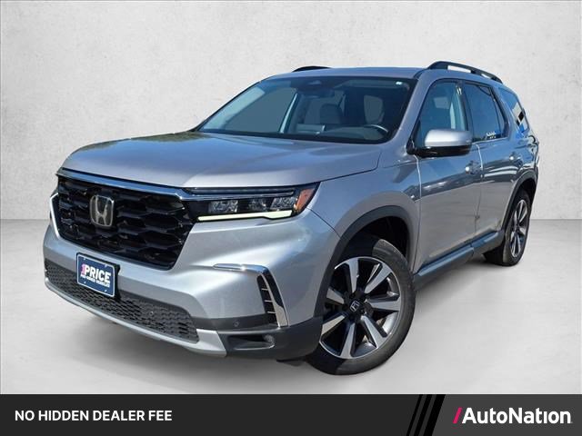 Used 2025 Honda Pilot Touring image 1