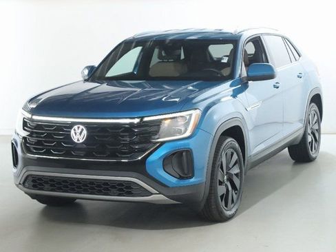 Used 2024 Volkswagen Atlas Cross Sport SE w/ Black Wheel Package FWD image 1
