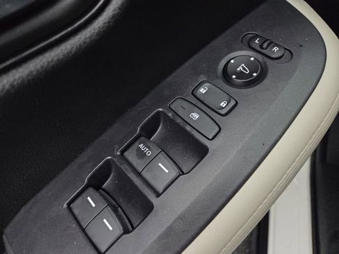 Used 2024 Honda HR-V LX image 9