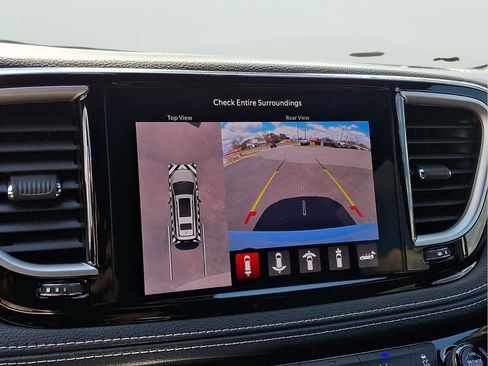 New 2026 Chrysler Pacifica Select AWD/4WD image 12