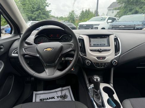 Used 2017 Chevrolet Cruze LS FWD image 23