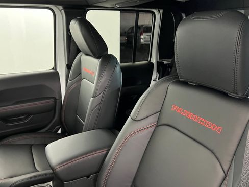 New 2025 Jeep Gladiator Rubicon image 16