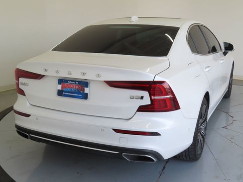 Used 2022 Volvo S60 B5 Inscription image 3
