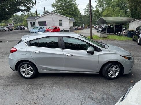 Used 2017 Chevrolet Cruze LT w/ Convenience Package image 6